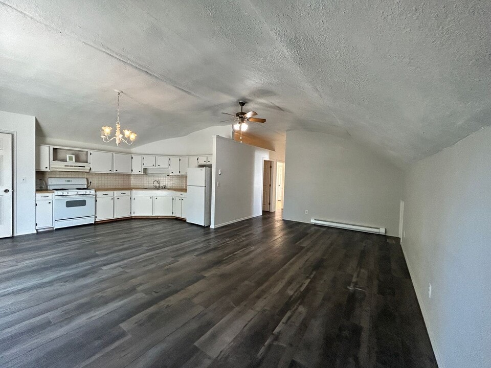 576 3 Skalkaho Hwy in Hamilton, MT - Building Photo