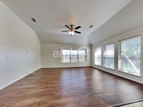 820 Cheryl St in Crowley, TX - Foto de edificio - Building Photo