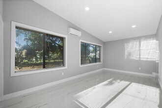 1300 NW 90th St in Miami, FL - Building Photo - Building Photo