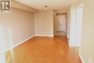 18-818 Sommerset Way in Toronto, ON - Building Photo - Building Photo