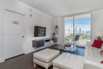 18800 NE 29th Ave, Unit # 613 in Miami, FL - Building Photo - Building Photo