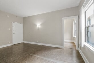 3621 S Pacific Ave, Unit 6 in Los Angeles, CA - Building Photo - Building Photo