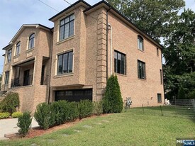 327B Lincoln Ave, Unit B in Fort Lee, NJ - Building Photo
