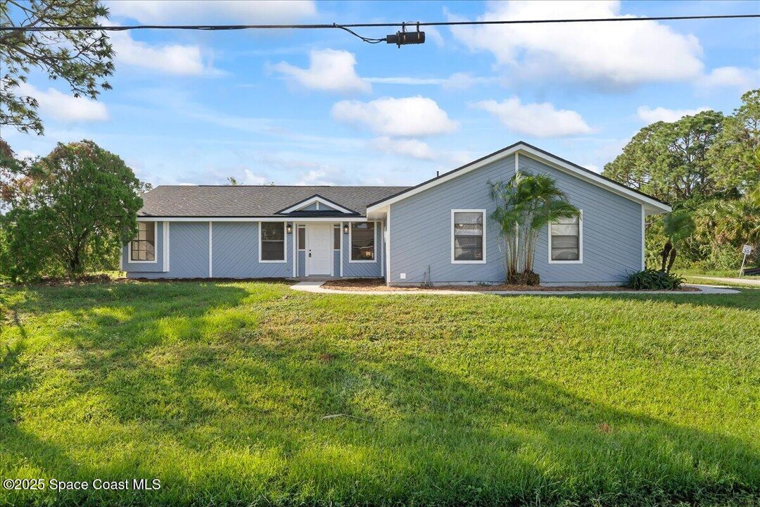 48 Emerson Dr NW in Palm Bay, FL - Building Photo