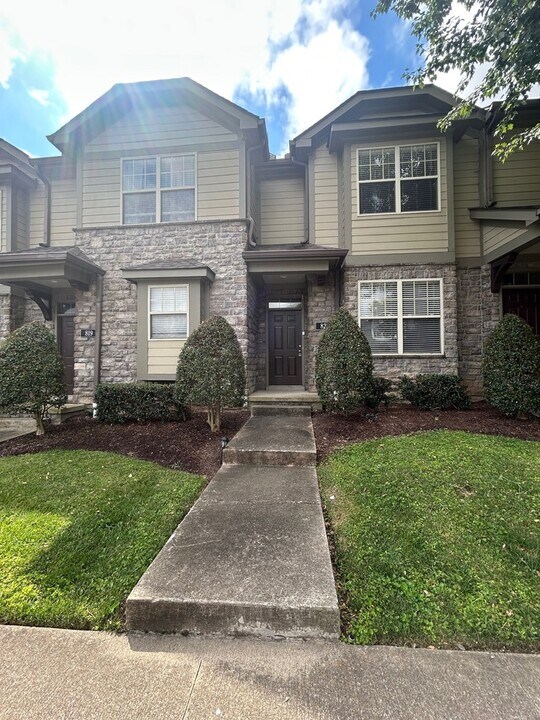 821 S Douglas Ave in Nashville, TN - Building Photo
