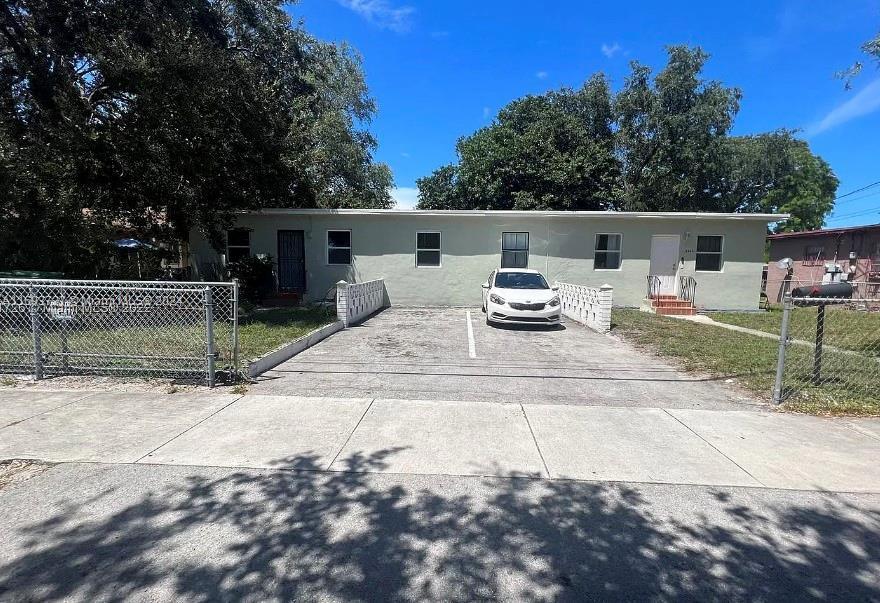 2027 NW 91st St-Unit -2025 in Miami, FL - Foto de edificio