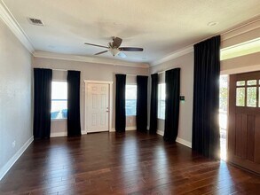 103 Sample St in San Antonio, TX - Building Photo - Building Photo