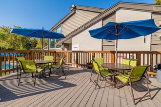 Capital Hills in Austin, TX - Foto de edificio - Building Photo