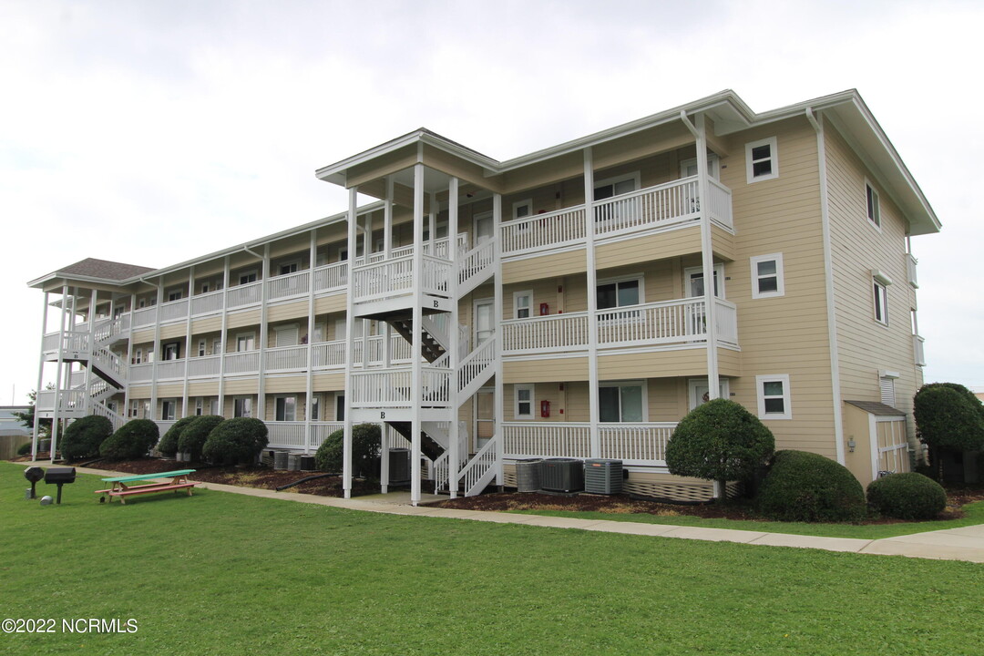 650 Cedar Point Blvd in Cedar Point, NC - Building Photo