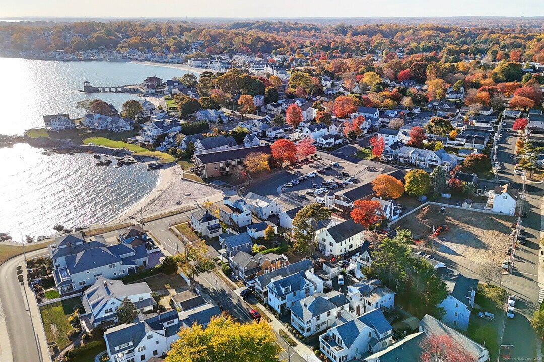 14 Blackall Rd in Milford, CT - Building Photo