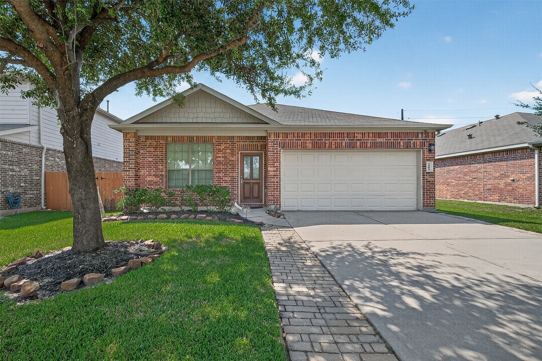 1403 S Maple Dr in Katy, TX - Building Photo