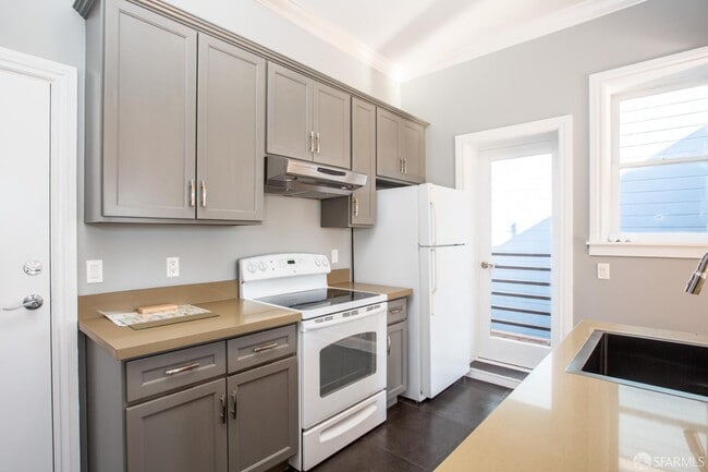 property at 2555 Sacramento St