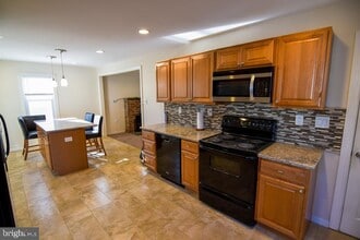 1071 W Bristol Rd in Warminster, PA - Building Photo - Building Photo