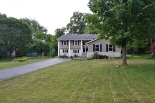 17685 W Burleigh Rd in Brookfield, WI - Building Photo