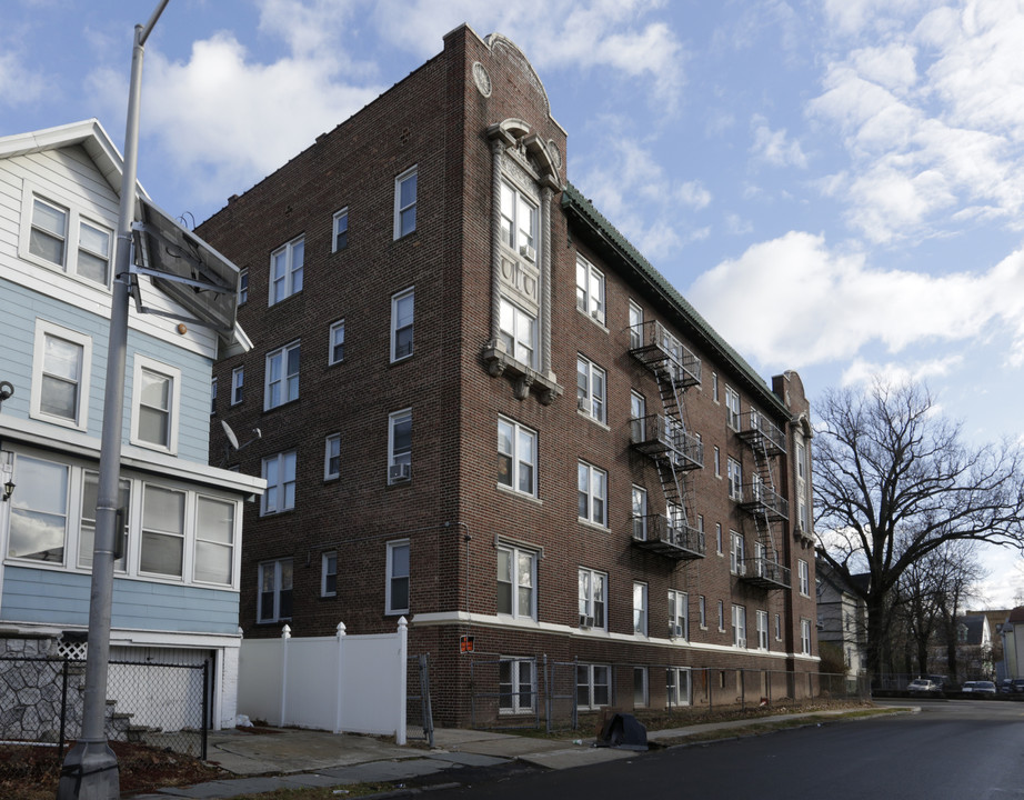 115 S Clinton St in East Orange, NJ - Building Photo