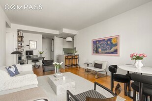 555 W 59th St, Unit 21A in New York, NY - Building Photo