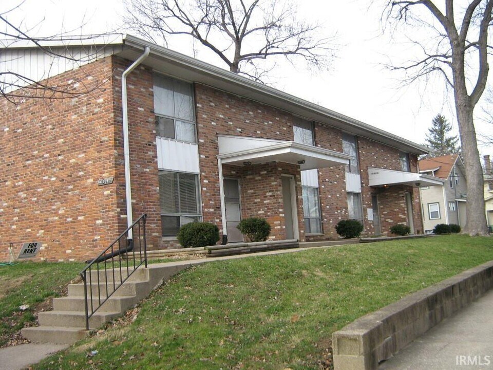411 E 8th St in Bloomington, IN - Building Photo