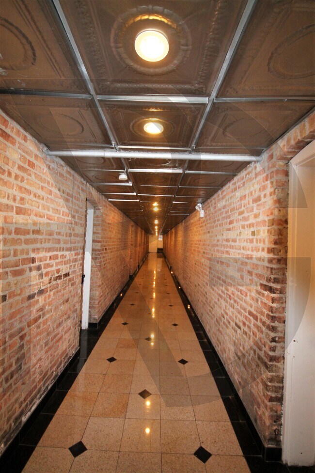 820 W Waveland Ave, Unit #816-32 in Chicago, IL - Building Photo - Building Photo