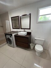 1531 NE 35th St in Oakland Park, FL - Building Photo - Building Photo