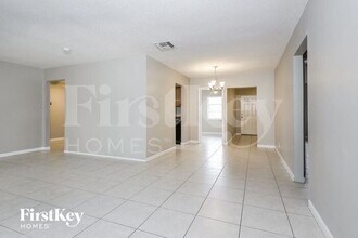 7401 NW 58th St in Tamarac, FL - Building Photo - Building Photo