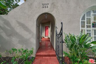 1235 Hi Point St in Los Angeles, CA - Building Photo - Building Photo