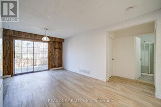 2525 Trident Ave in Mississauga, ON - Building Photo - Building Photo