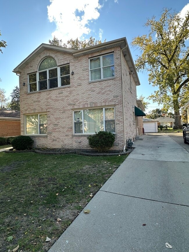 3929 Jarvis Ave in Lincolnwood, IL - Building Photo - Building Photo