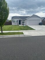 1403 E Xrd Dr in Moses Lake, WA - Building Photo