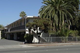 390 Industrial Pky in Hayward, CA - Foto de edificio - Building Photo