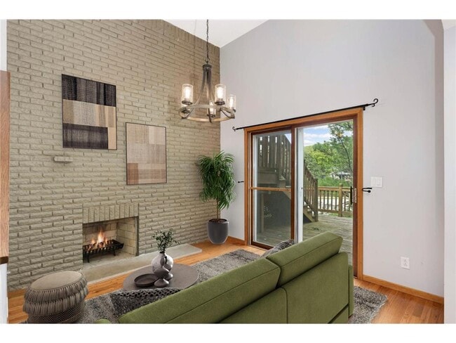 8666 Windward Cir in Eden Prairie, MN - Building Photo - Building Photo