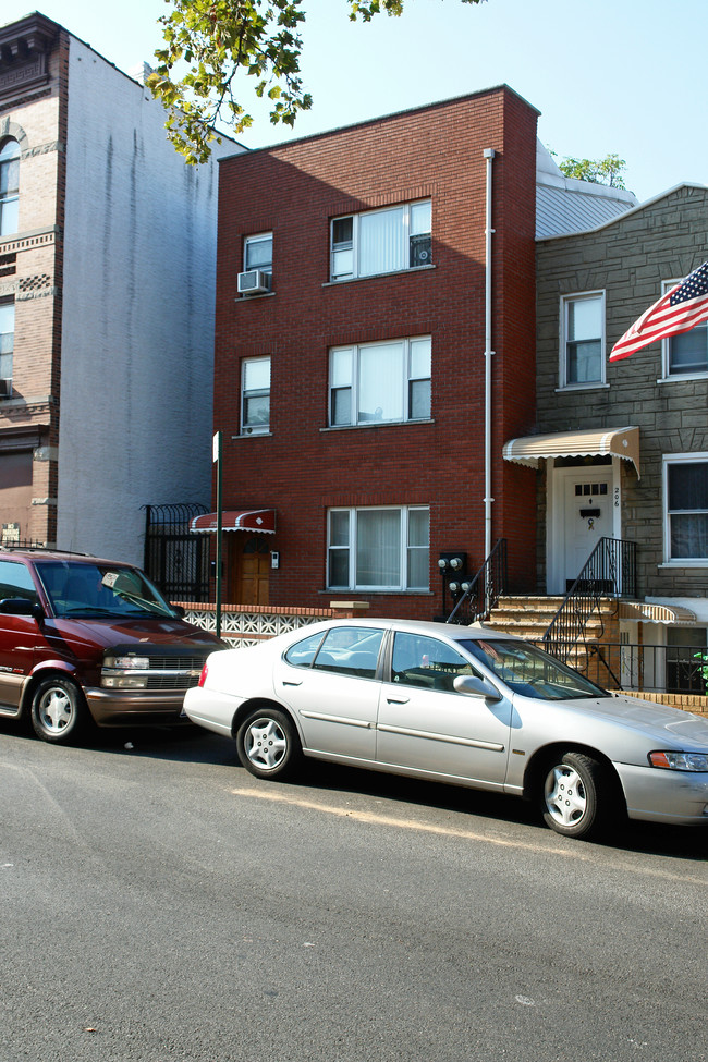 208 22nd St in Brooklyn, NY - Foto de edificio - Building Photo