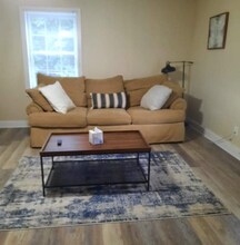 761 King St in Charlottesville, VA - Foto de edificio - Building Photo