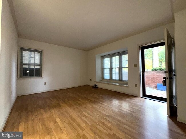 property at 2506 Fairfax Dr