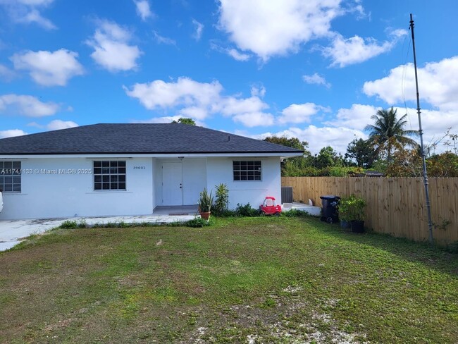 39001 SW 209th Ave in Homestead, FL - Building Photo - Building Photo