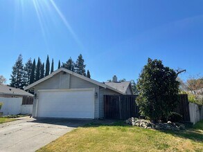 7100 Backer Ct in Elk Grove, CA - Building Photo - Building Photo
