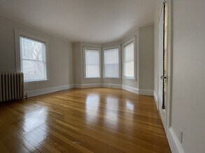 11 Maple Cir in Newton, MA - Building Photo - Building Photo