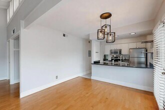 5916 Sandhurst Ln in Dallas, TX - Building Photo - Building Photo