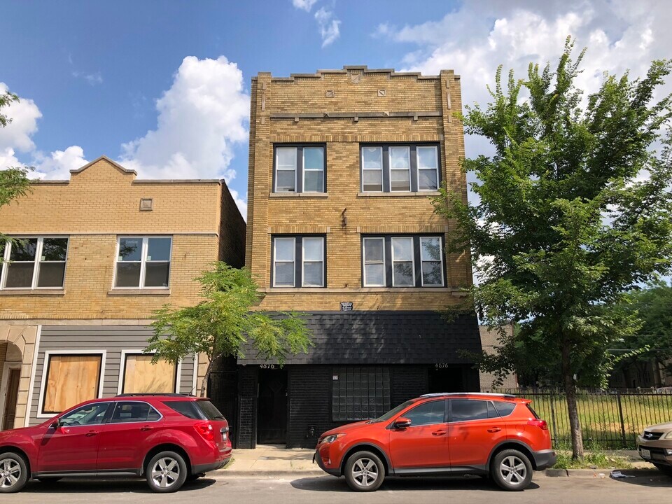 4876 W Armitage Ave-Unit -3R in Chicago, IL - Foto de edificio