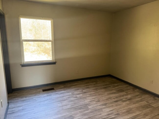 property at 908 Redstone Ln