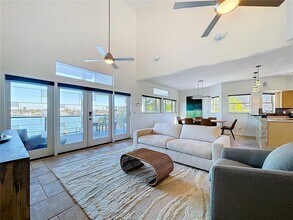 8485 Blind Pass Dr in Treasure Island, FL - Building Photo - Building Photo