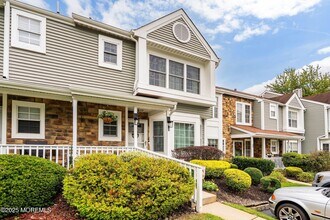 19 Horseshoe Ct in Tinton Falls, NJ - Building Photo - Building Photo