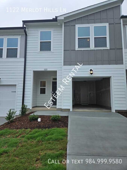 1122 Merlot Hills Ln. in Durham, NC - Foto de edificio