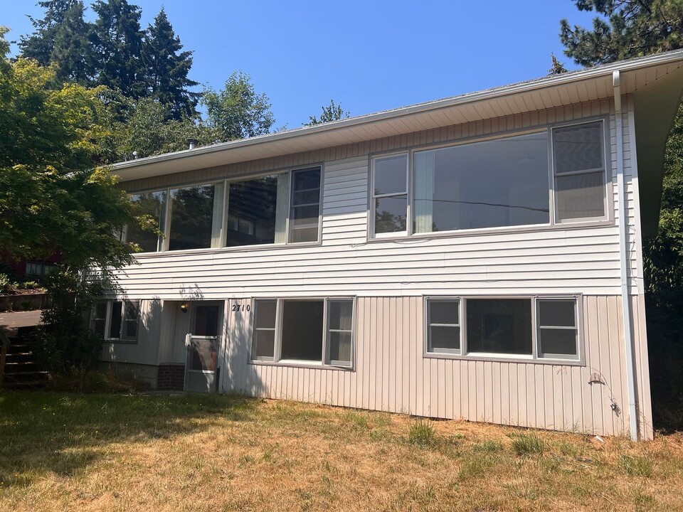 2710 Emerald St in Eugene, OR - Building Photo