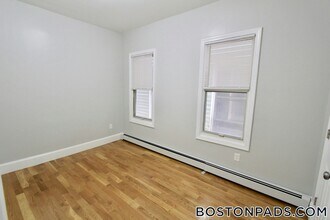 460 Saratoga St, Unit 3 in Boston, MA - Building Photo - Building Photo