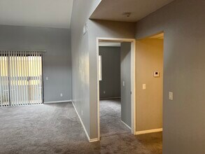 18754 Mandan St, Unit 1306 in Santa Clarita, CA - Foto de edificio - Building Photo