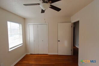 1103 Robertson Ave in Copperas Cove, TX - Foto de edificio - Building Photo