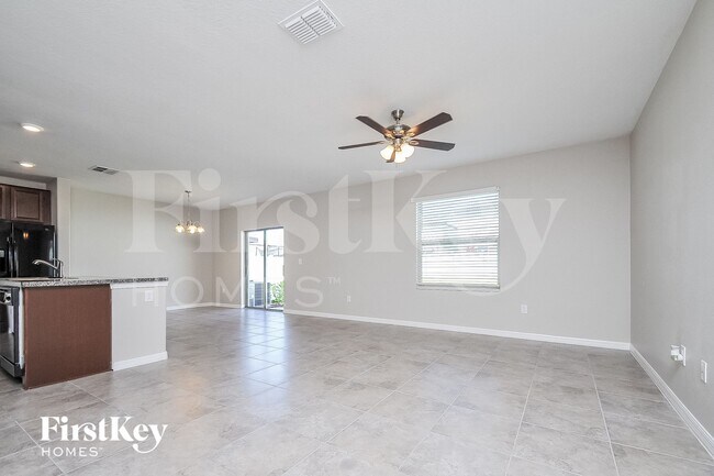 10237 Carloway Hills Dr in Wimauma, FL - Building Photo - Building Photo