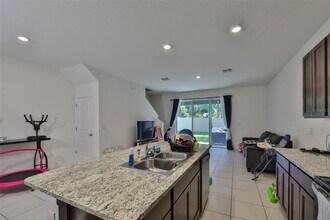 3225 Pleasant Willow Ct in Brandon, FL - Building Photo - Building Photo