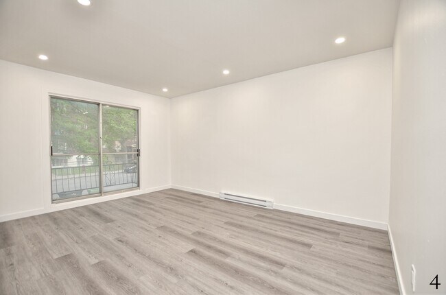 6395 R. Villeneuve in Montréal, QC - Building Photo - Building Photo