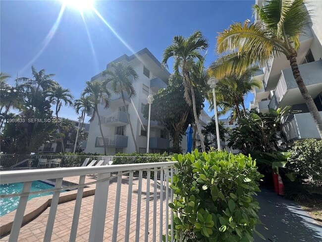 1801 S Treasure Dr, Unit 504 in North Bay Village, FL - Building Photo - Building Photo